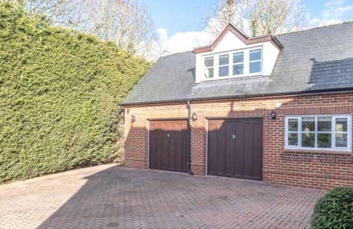 Radley House | Cosy loft apartment near Oxford I Pass the Keys