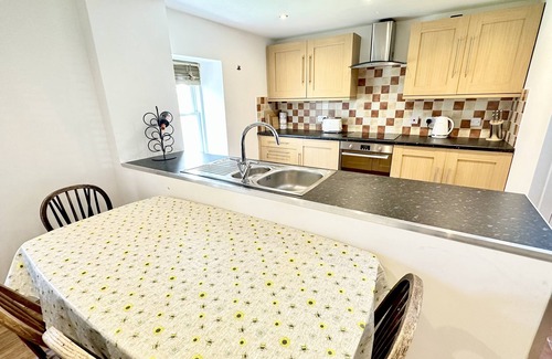 Inveraray Cottage | Cosy Luxury Smugglers' Cottage in the Heart of Inveraray. Sleeps 4 in 2 Bedrooms