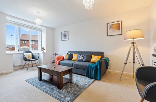 Telford House | Cosy Modern home -3BR 247 Serviced accommodation Telford