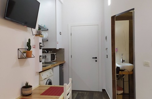 Blloku Apartment | Cosy modern studio in bllok with balcony