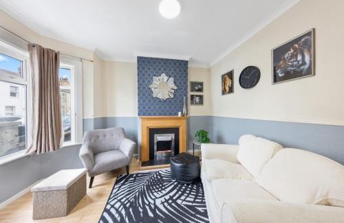 Swanscombe House | Cosy Modern Two Bed Terrace