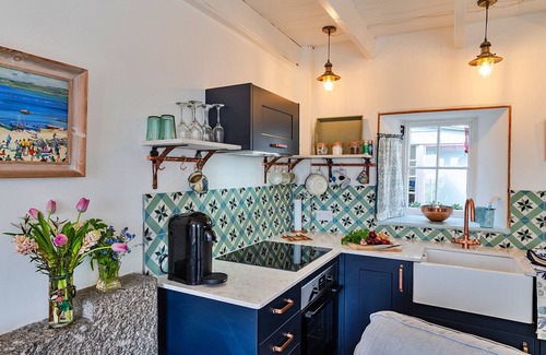 Mousehole Cottage | Cosy Mousehole Cottage with Sea Views