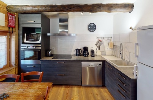 Saint-Veran Ski Chalet | COSY NATURE GITE, QUIET, ski in ski out - Parking