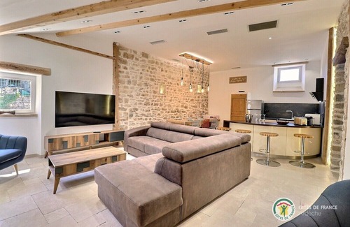 Saint-Remeze House | Cosy nature gite with courtyard, Southern Ardèche, sleeps 4 - Le Figuier