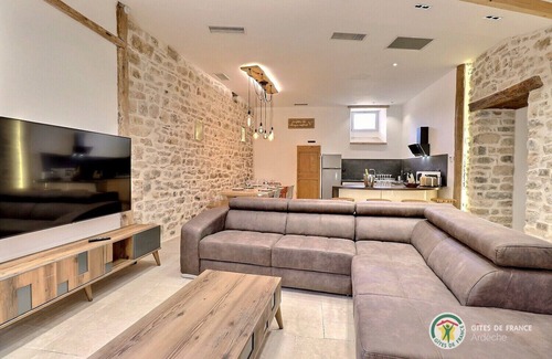 Saint-Remeze House | Cosy nature gite with courtyard, Southern Ardèche, sleeps 4 - Le Figuier