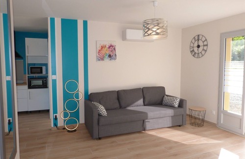Saint-Pardoux Villa | Cosy new house near lake, beach and village, TV, WIFI, parking.