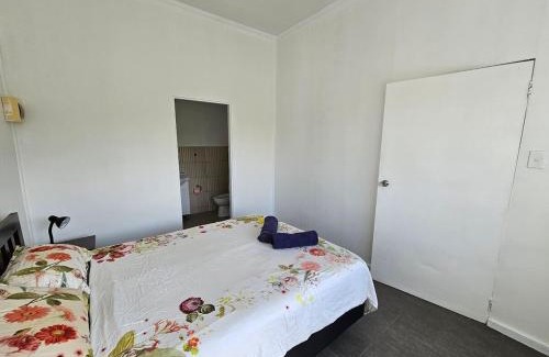 Cuvu Apartment | Cosy one bedroom self contained apartment