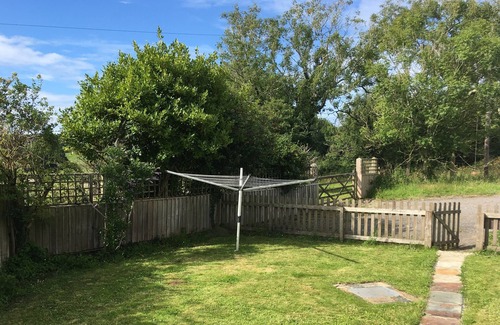 Jameston Cottage | Cosy, peaceful cottage in Manorbier, Pembrokeshire for 5/6, a mile from beach