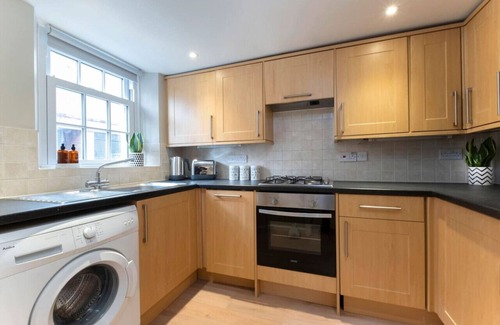 Montpellier House | Cosy & Peaceful Self Contained Home in Montpellier