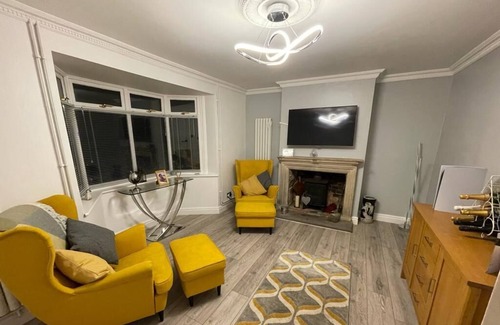 Buckden Cottage | Cosy pet-friendly accommodation with office in beautiful Cambridgeshire village