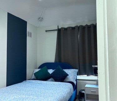 The Wrythe Apartment | Cosy private flat in London, Free Parking on premise
