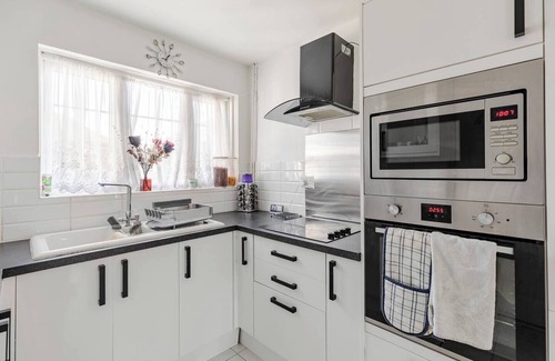 New Addington House | Cosy Private Room in Croydon, London