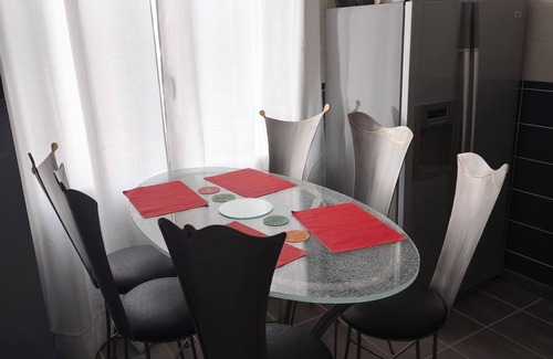 Aubiere Apartment | Cosy, quiet apartment with 2 bedrooms, living room and outdoor space