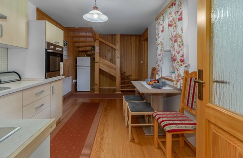 Jasenak House | Cosy rustic wooden house with garden and barbecue, not too far from bathing facilities.