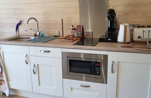 Cefn-y-bedd Cabin | Cosy, Secluded Pod With Hot Tub in North Wales Within Easy Reach to Chester