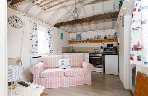 Selsey Cabin | Cosy self-contained annexe in Selsey
