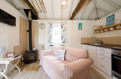 Selsey Cabin | Cosy self-contained annexe in Selsey