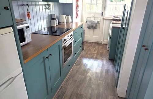 Ford Cottage | Cosy Semi Rural Cottage with Large Gardens & Tennis Court - Dogs Welcome!