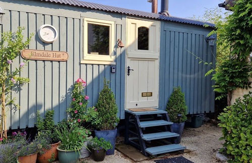 Cleeve Cabin | Cosy Shepherd's Hut perfect for couples in the heart of North Somerset.