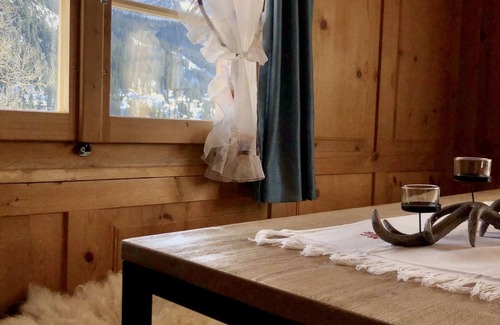Litziruti Ski Chalet | Cosy ski retreat Swiss Alps 10 min to Arosa Sleeps 6. Spectacular mountain views
