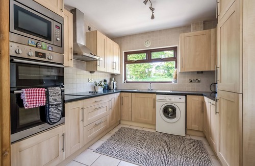 Carrickfergus House | Cosy, spacious, private hill top property, with stunning far reaching views.