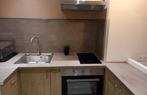 La Seyne-sur-Mer Apartment | Cosy studio 2mn walk from the beaches small sea view
