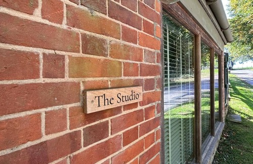 Hungerford Apartment | Cosy Studio Apartment - relax in the beautiful countryside surroundings