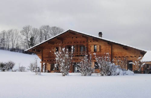 Brie-et-Angonnes Apartment | COSY STUDIO IN A LARGE CHALET IN THE COUNTRYSIDE, fully renovated