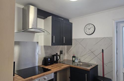 Bridgend Apartment | Cosy Studio in Heart of Bridgend
