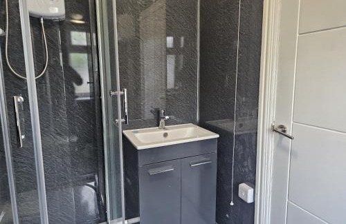 Bridgend Apartment | Cosy Studio in Heart of Bridgend