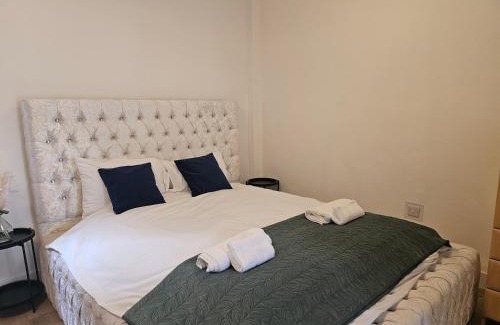 Bridgend Apartment | Cosy Studio in Heart of Bridgend