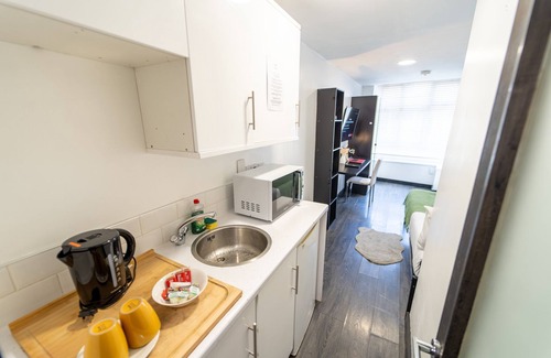 Selly Oak Apartment | Cosy studio next to UOB and 10 mins from City!