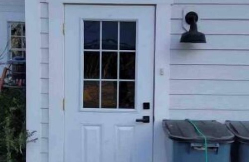 Middleburg Apartment | Cosy studio on an organic farm, pet friendly! Just minutes from Middleburg.