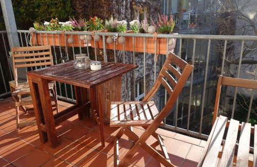 Outer Neustadt Apartment | Cosy Studio, sunny balcony in It-District Neustadt