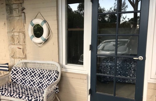 Palm Beach Bed & Breakfast | Cosy Studio walk to Whale beach