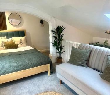 Trowbridge Apartment | Cosy Stylish Studio Apartment