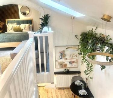 Trowbridge Apartment | Cosy Stylish Studio Apartment