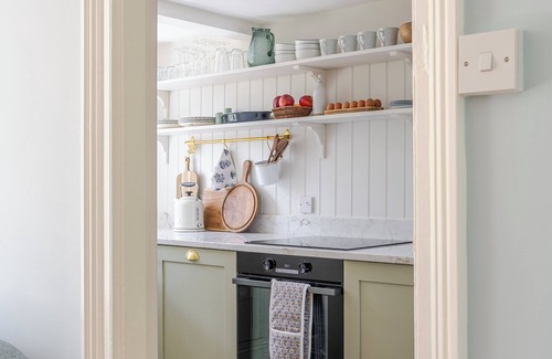Woodbridge Cottage | Cosy Suffolk Cottage - Big Beds, Gardens, Dog Friendly