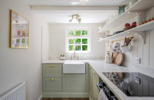Woodbridge Cottage | Cosy Suffolk Cottage - Big Beds, Gardens, Dog Friendly