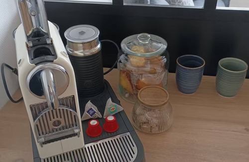 Beauvais Apartment | Cosy T2 apartment Hyper Centre Place Jeanne Hachette NEAR AIRPORT AND SNCF STATION