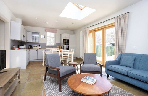 North Berwick House | Cosy Three Bed Lodge with Private Garden