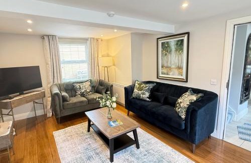 Killarney House | Cosy Town House - 3 minute walk to town centre with free parking and wifi sleeps 6