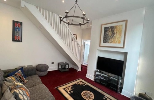 Waterloo House | Cosy Townhouse in Waterloo, Liverpool Sleeps 4