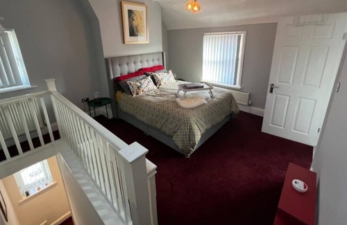 Waterloo House | Cosy Townhouse in Waterloo, Liverpool Sleeps 4