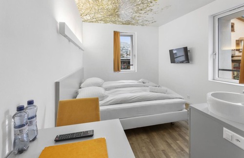 Sierre Hotel | Cosy twin room in the heart of Sierre