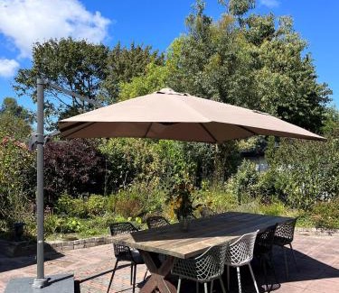 Bruinisse House | Cosy Vacation home with large fenced garden