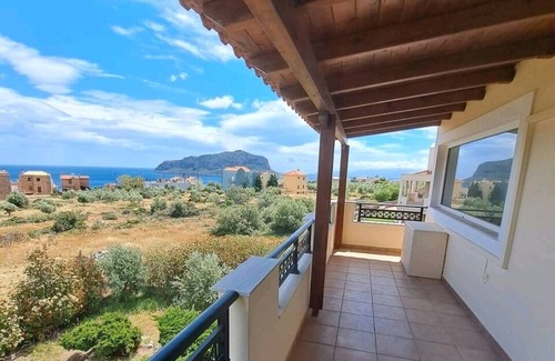 Monemvasia Villa | Cosy villa, close to the castle of Monemvasia. Ideal for family and friends.