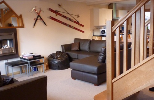 Aviemore Cottage | Cosy warm & welcoming modern cottage 1 mile from Aviemore centre - pet friendly