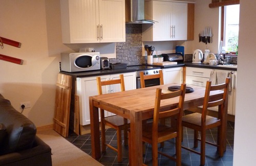 Aviemore Cottage | Cosy warm & welcoming modern cottage 1 mile from Aviemore centre - pet friendly