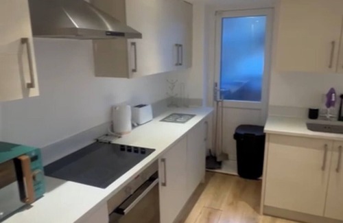 Preston Bed & Breakfast | Cosy Wembley 2-bed apartment - Free parking - Ideal for contractors and families